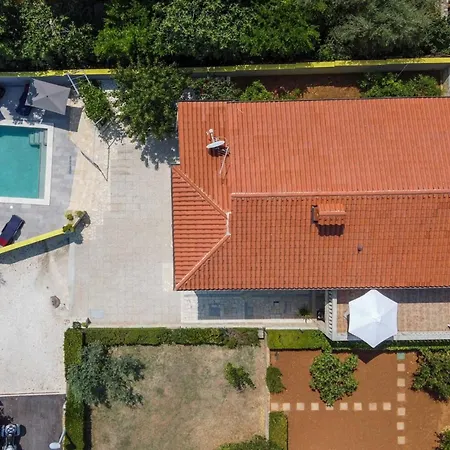 Sunce By Interhome * プーラ