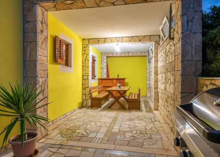 Sunce By Interhome Pula