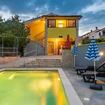 Sunce By Interhome Pula